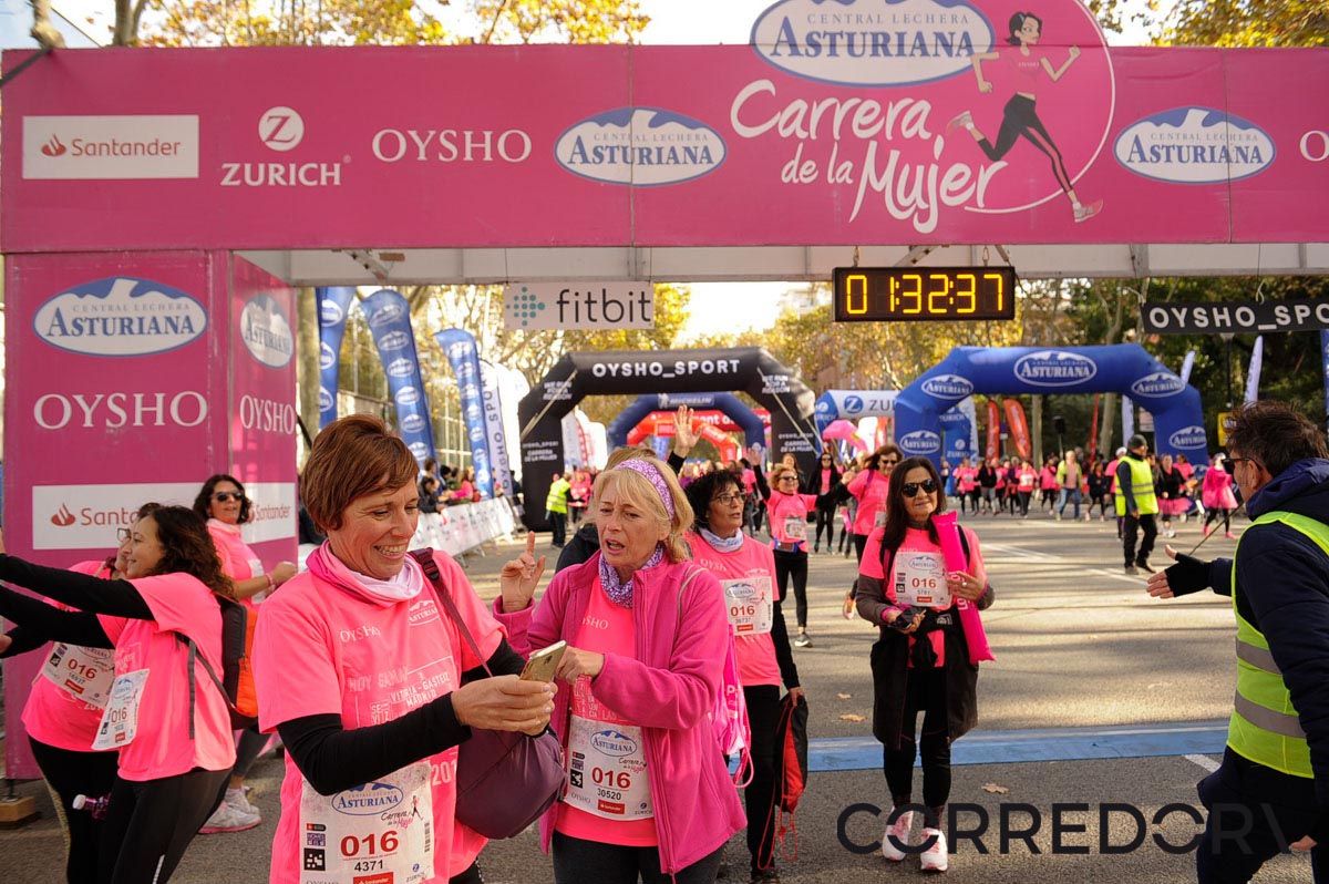 Llegada de la Carrera de la Mujer de Barcelona (ARCO IZQUIERDO 76)