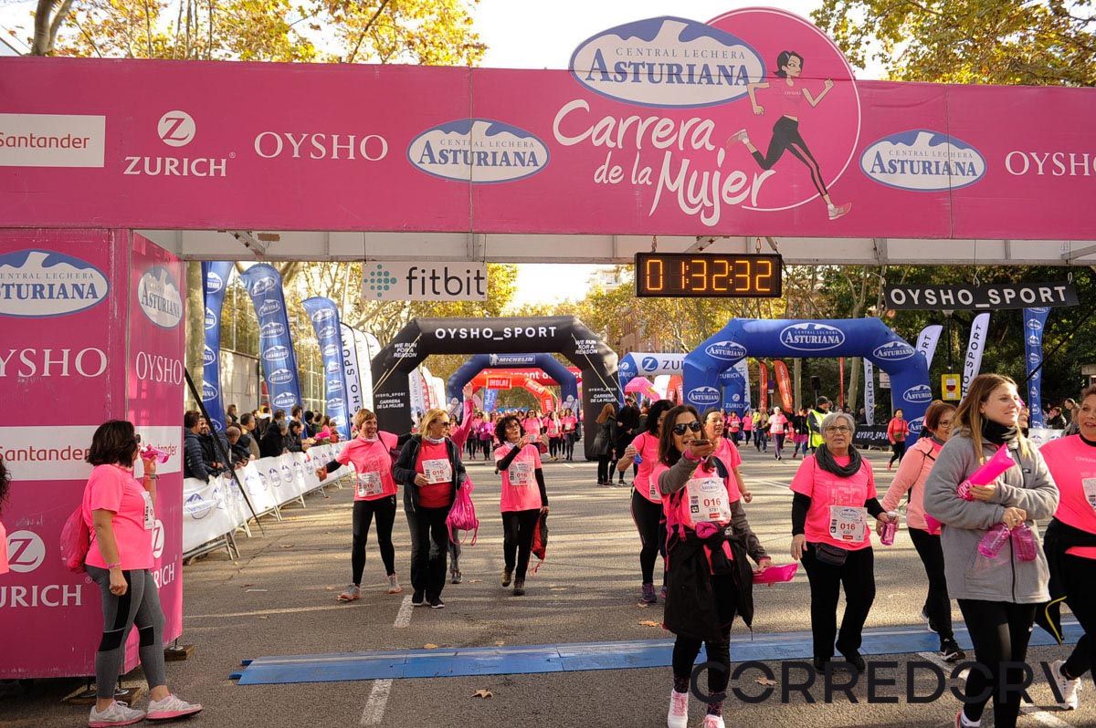 Llegada de la Carrera de la Mujer de Barcelona (ARCO IZQUIERDO 76)