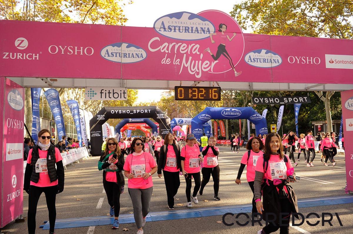 Llegada de la Carrera de la Mujer de Barcelona (ARCO IZQUIERDO 76)