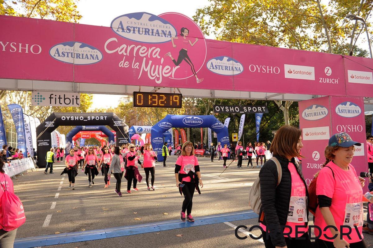 Llegada de la Carrera de la Mujer de Barcelona (ARCO IZQUIERDO 76)