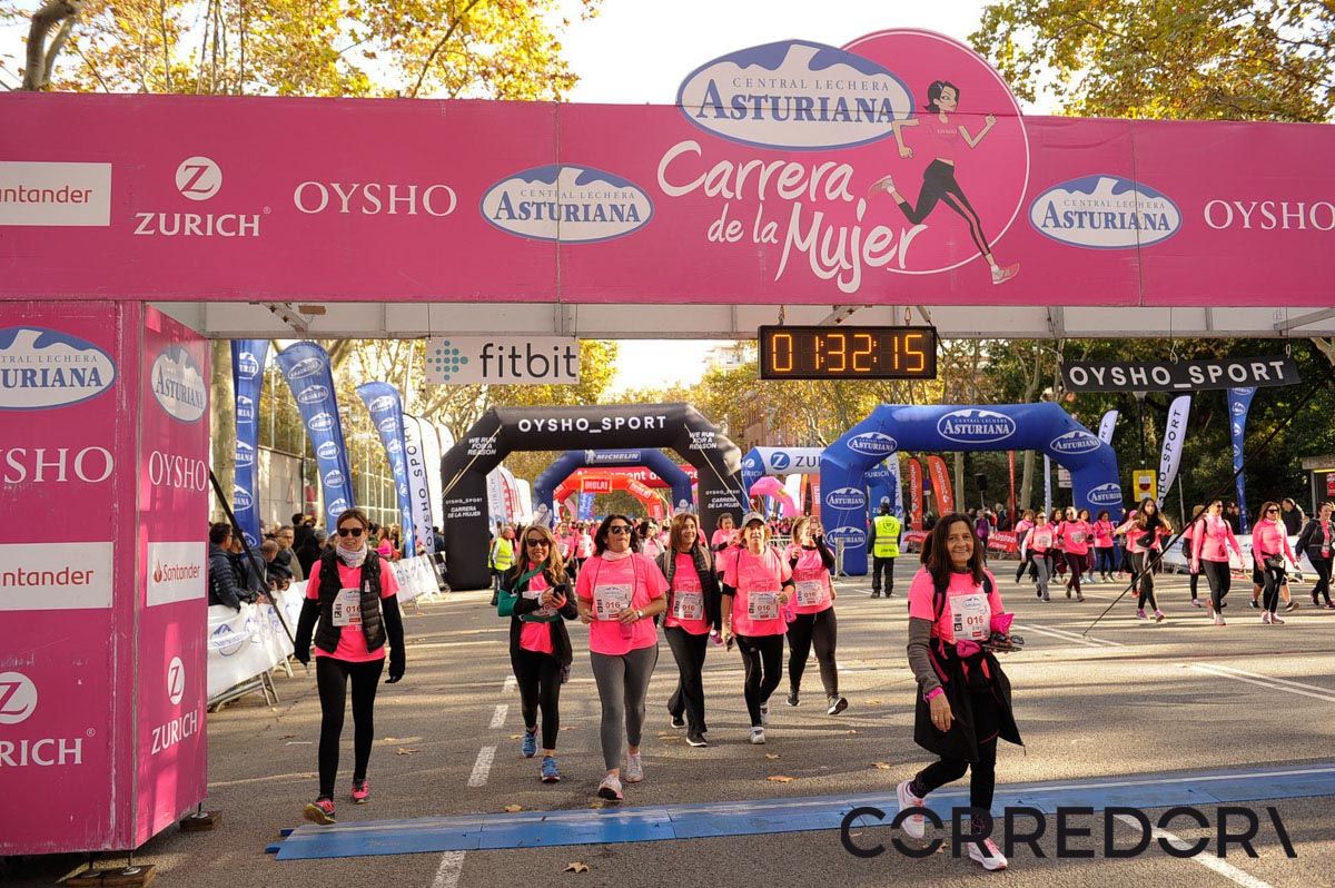 Llegada de la Carrera de la Mujer de Barcelona (ARCO IZQUIERDO 76)