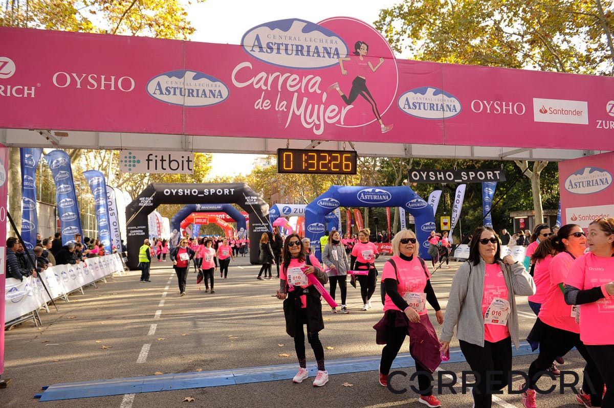 Llegada de la Carrera de la Mujer de Barcelona (ARCO IZQUIERDO 76)