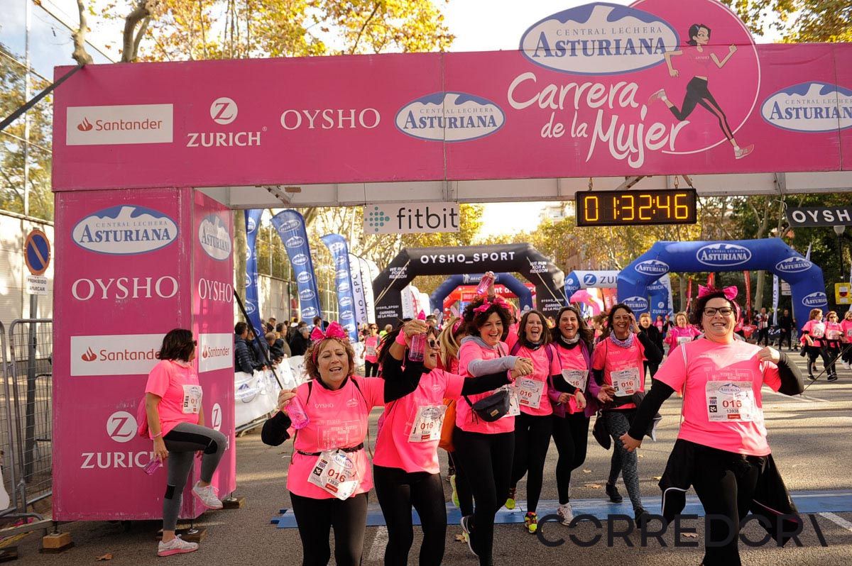 Llegada de la Carrera de la Mujer de Barcelona (ARCO IZQUIERDO 77)