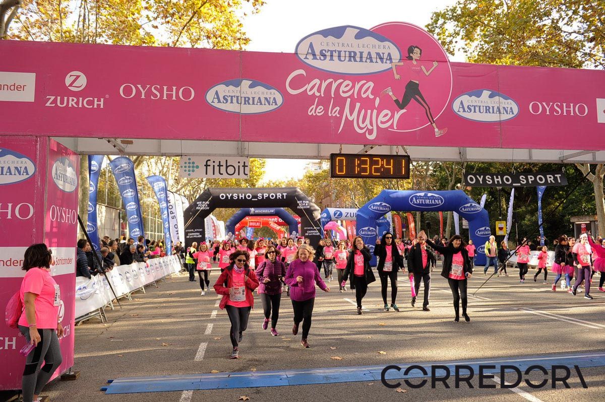 Llegada de la Carrera de la Mujer de Barcelona (ARCO IZQUIERDO 76)