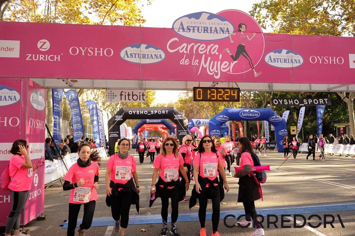 Llegada de la Carrera de la Mujer de Barcelona (ARCO IZQUIERDO 76)