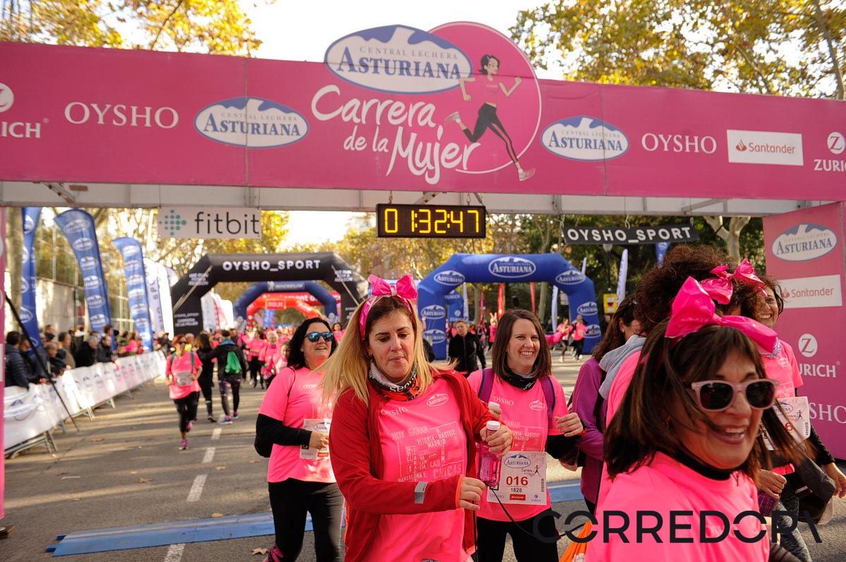 Llegada de la Carrera de la Mujer de Barcelona (ARCO IZQUIERDO 77)