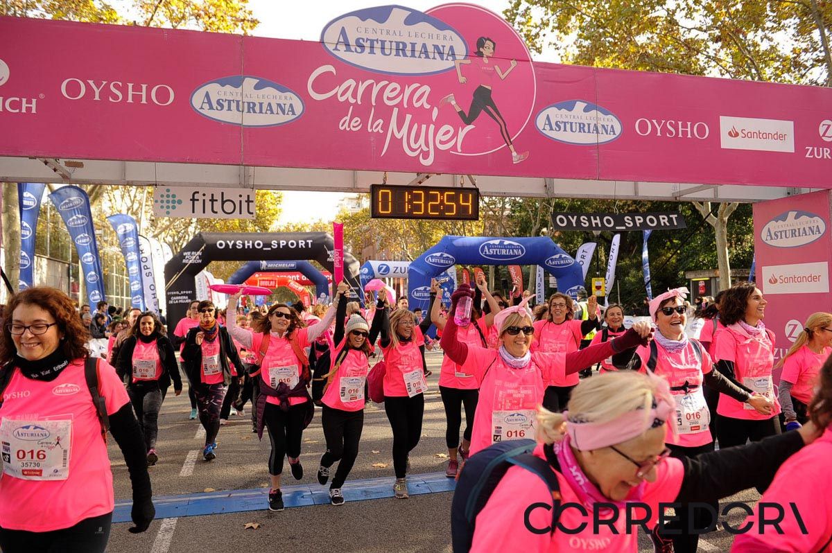 Llegada de la Carrera de la Mujer de Barcelona (ARCO IZQUIERDO 77)