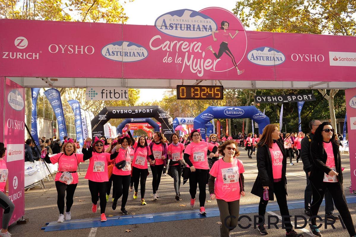 Llegada de la Carrera de la Mujer de Barcelona (ARCO IZQUIERDO 77)