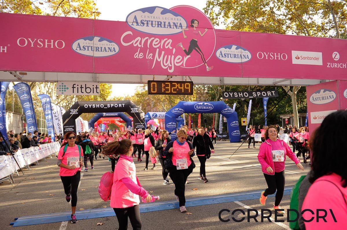 Llegada de la Carrera de la Mujer de Barcelona (ARCO IZQUIERDO 77)