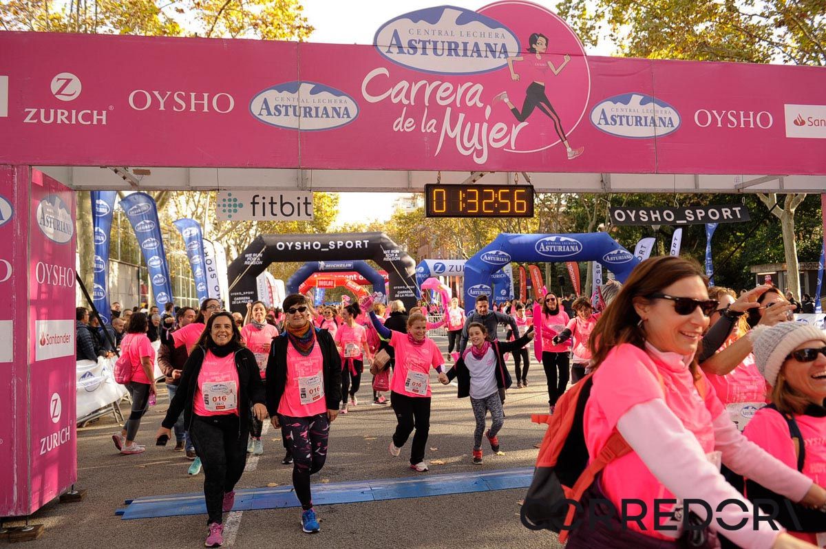 Llegada de la Carrera de la Mujer de Barcelona (ARCO IZQUIERDO 77)