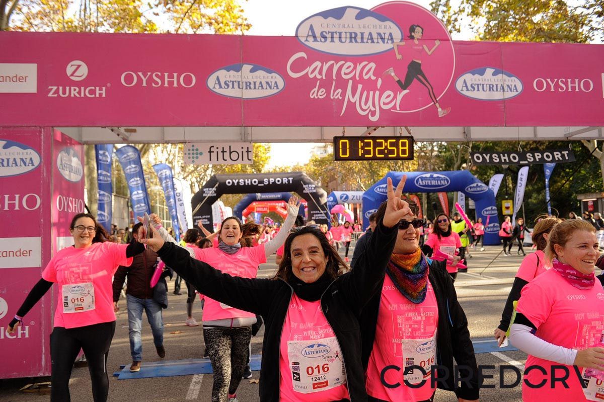 Llegada de la Carrera de la Mujer de Barcelona (ARCO IZQUIERDO 77)