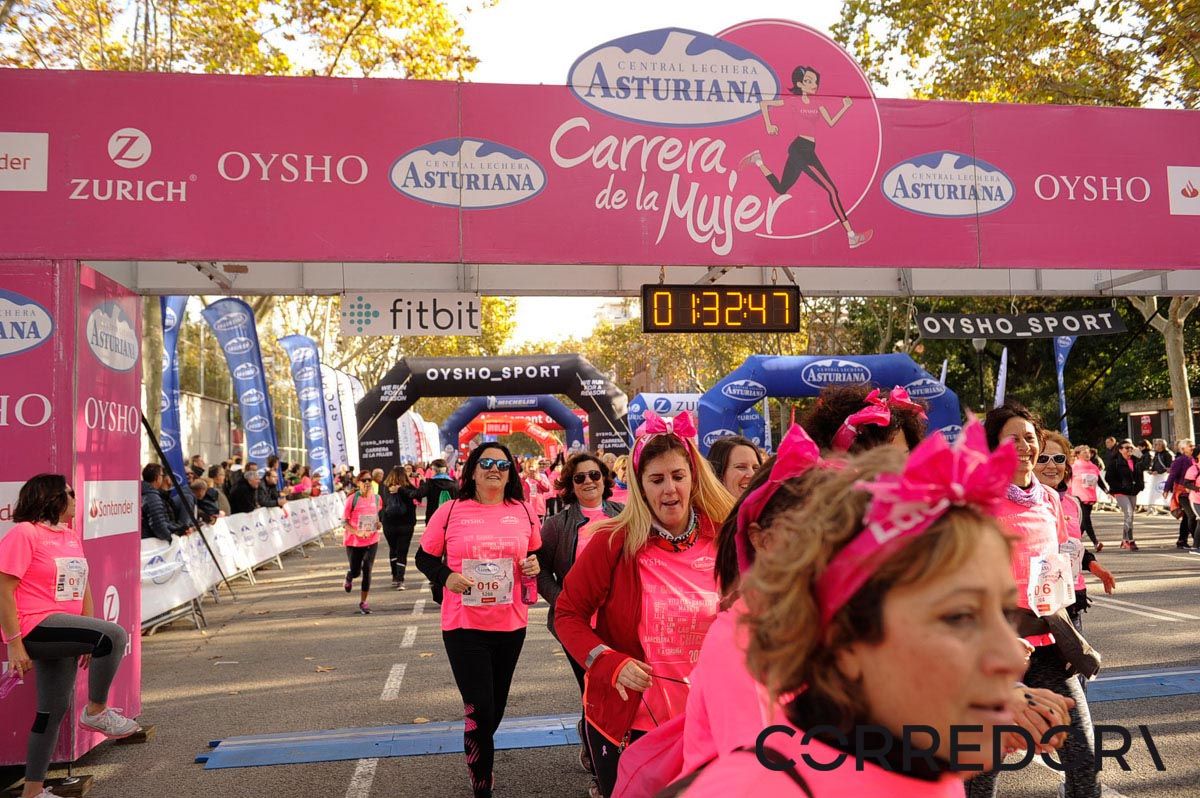 Llegada de la Carrera de la Mujer de Barcelona (ARCO IZQUIERDO 77)
