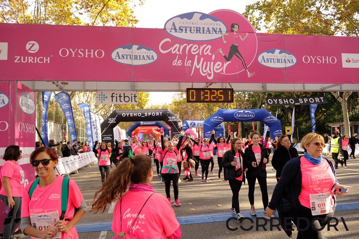 Llegada de la Carrera de la Mujer de Barcelona (ARCO IZQUIERDO 77)