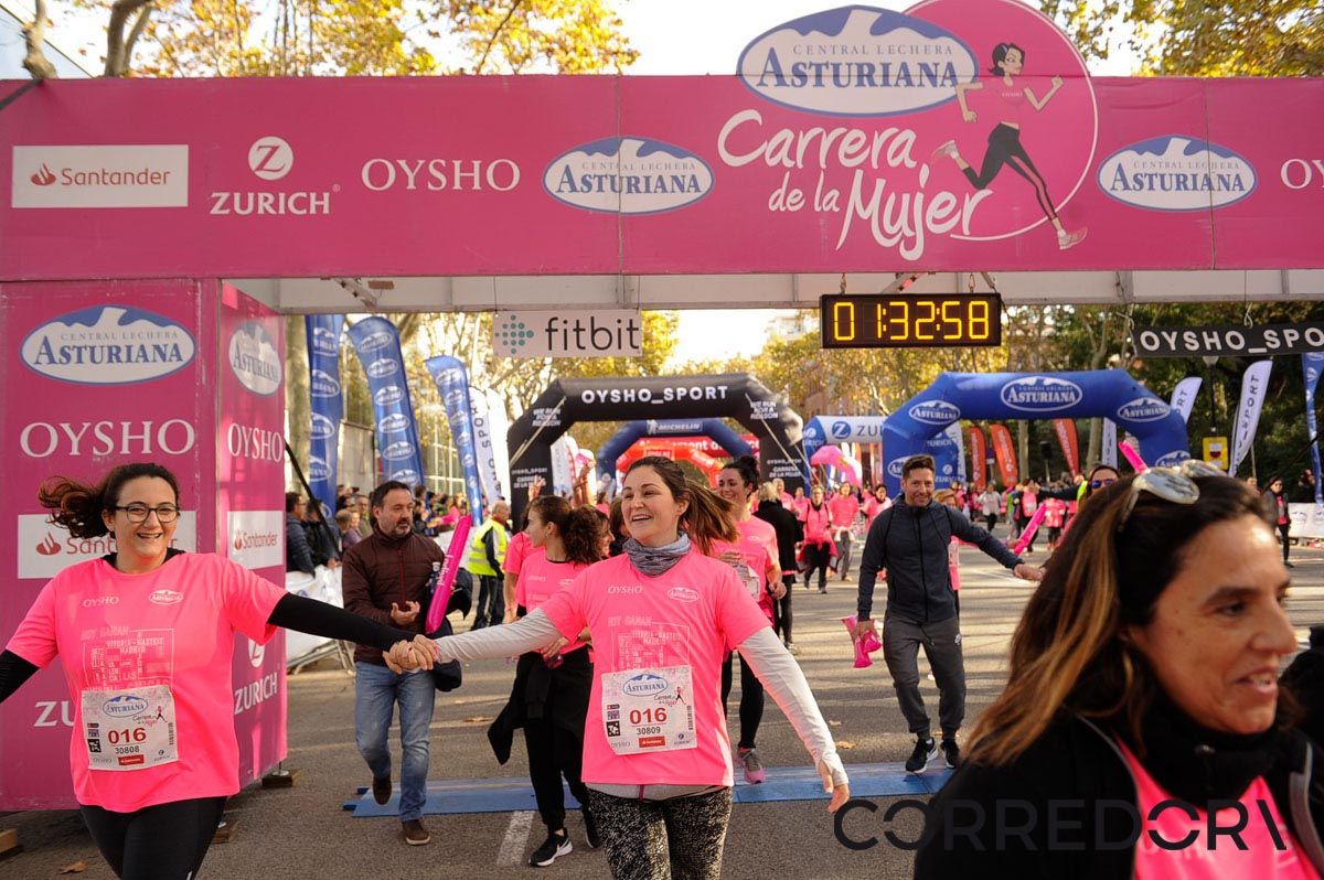 Llegada de la Carrera de la Mujer de Barcelona (ARCO IZQUIERDO 77)