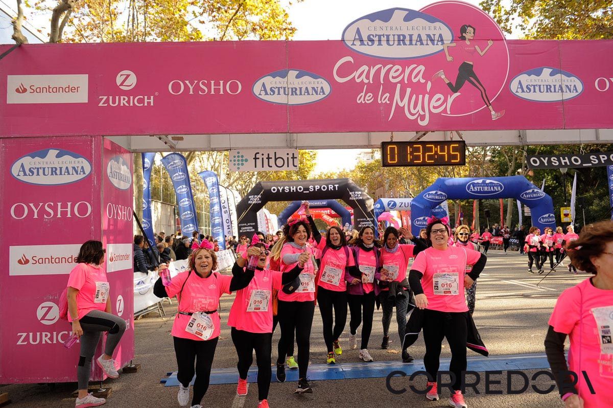 Llegada de la Carrera de la Mujer de Barcelona (ARCO IZQUIERDO 77)