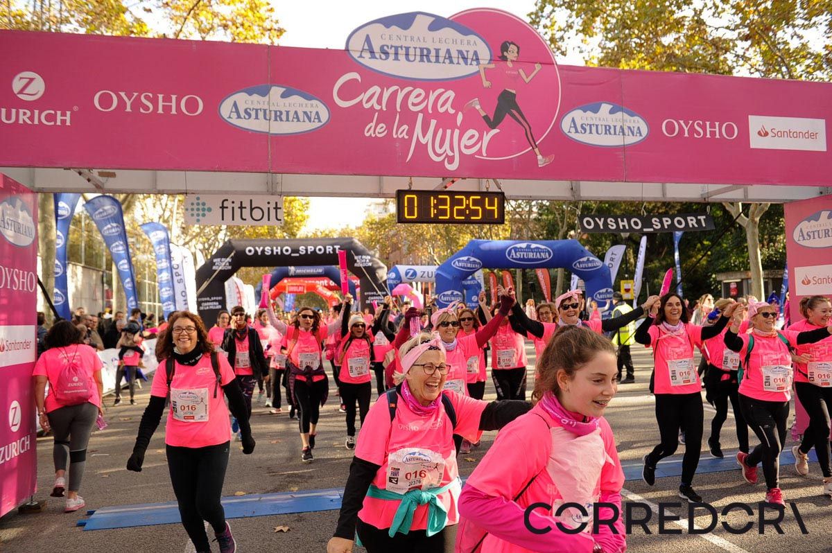 Llegada de la Carrera de la Mujer de Barcelona (ARCO IZQUIERDO 77)