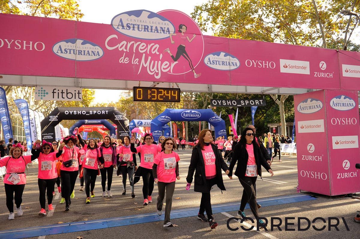Llegada de la Carrera de la Mujer de Barcelona (ARCO IZQUIERDO 77)
