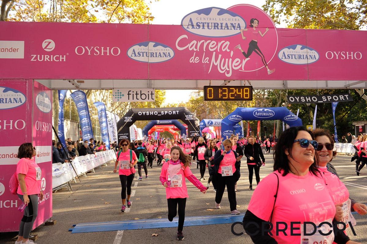Llegada de la Carrera de la Mujer de Barcelona (ARCO IZQUIERDO 77)