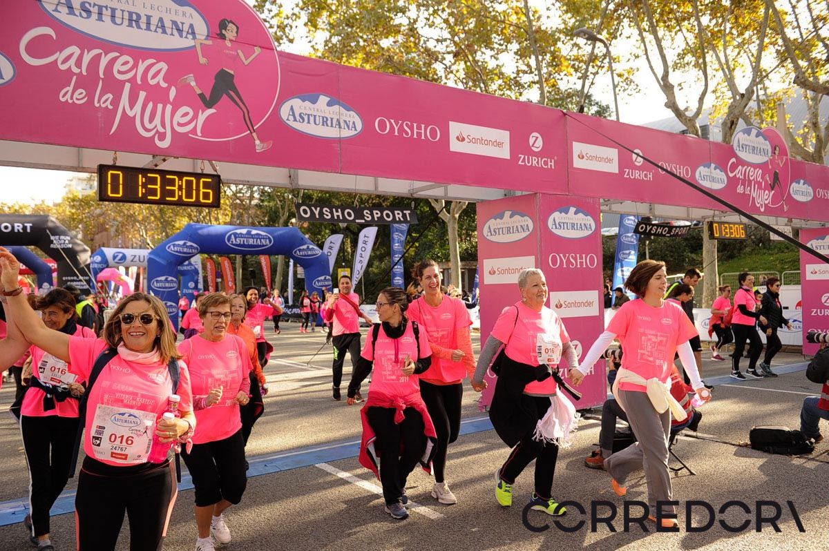 Llegada de la Carrera de la Mujer de Barcelona (ARCO IZQUIERDO 77)