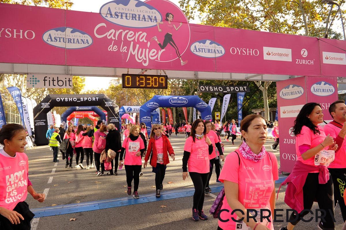Llegada de la Carrera de la Mujer de Barcelona (ARCO IZQUIERDO 77)