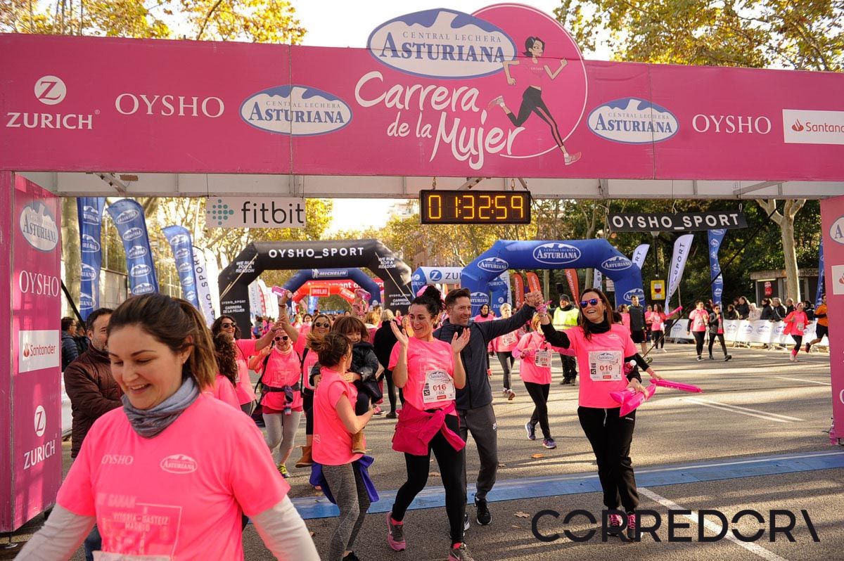 Llegada de la Carrera de la Mujer de Barcelona (ARCO IZQUIERDO 77)