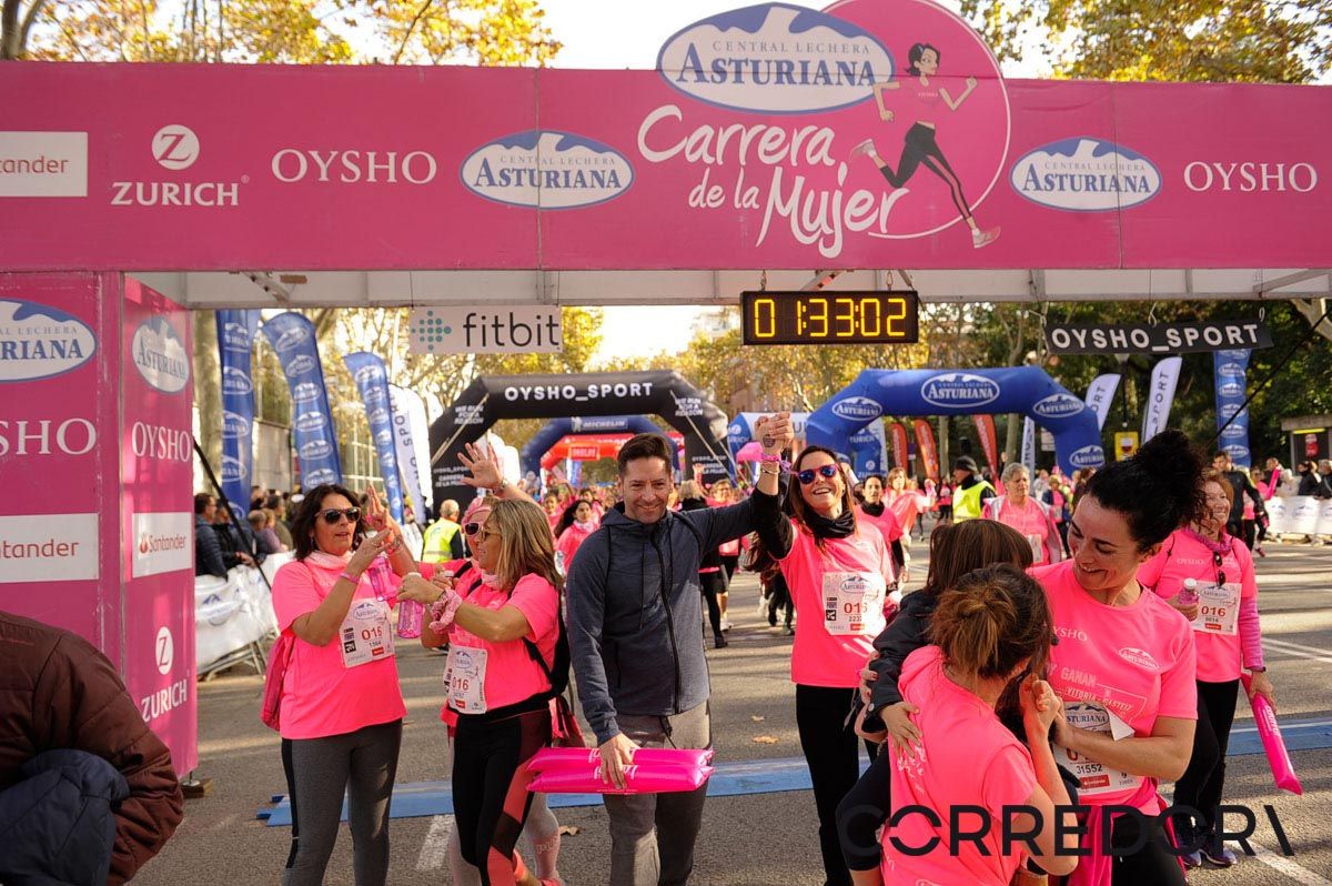 Llegada de la Carrera de la Mujer de Barcelona (ARCO IZQUIERDO 77)