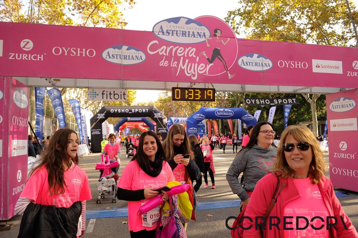 Llegada de la Carrera de la Mujer de Barcelona (ARCO IZQUIERDO 78)