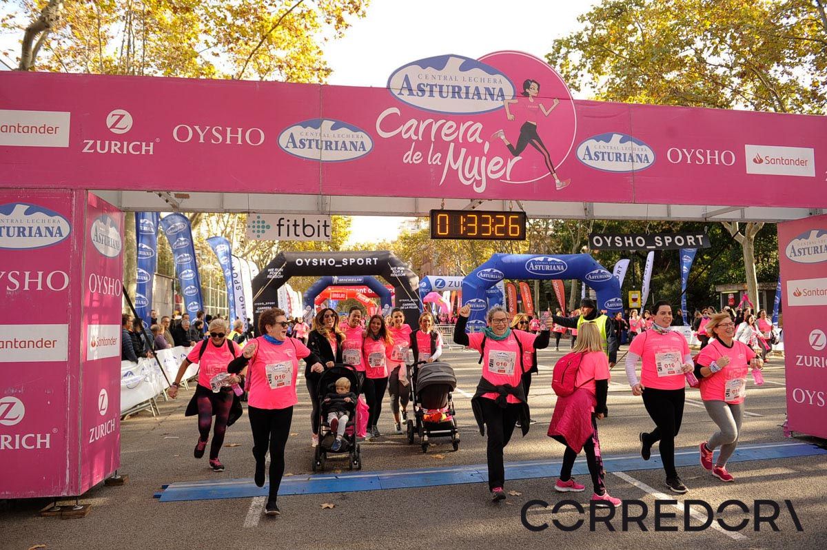 Llegada de la Carrera de la Mujer de Barcelona (ARCO IZQUIERDO 78)
