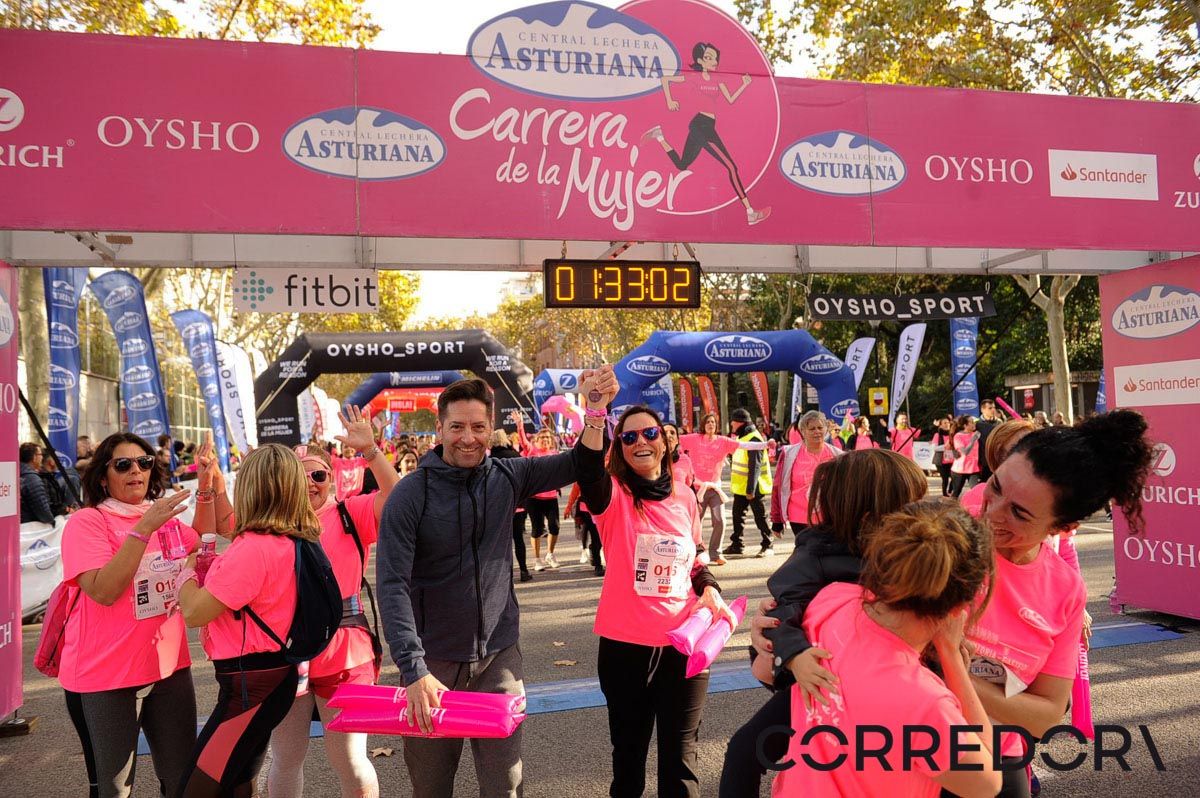 Llegada de la Carrera de la Mujer de Barcelona (ARCO IZQUIERDO 77)