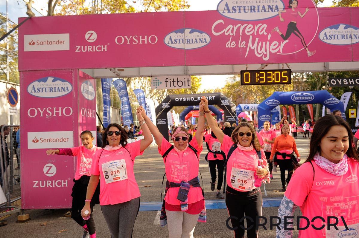Llegada de la Carrera de la Mujer de Barcelona (ARCO IZQUIERDO 77)
