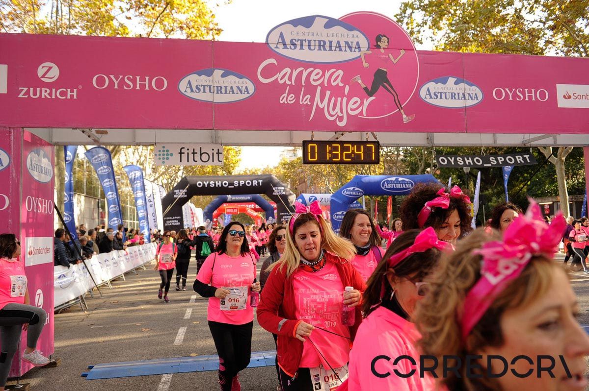 Llegada de la Carrera de la Mujer de Barcelona (ARCO IZQUIERDO 77)
