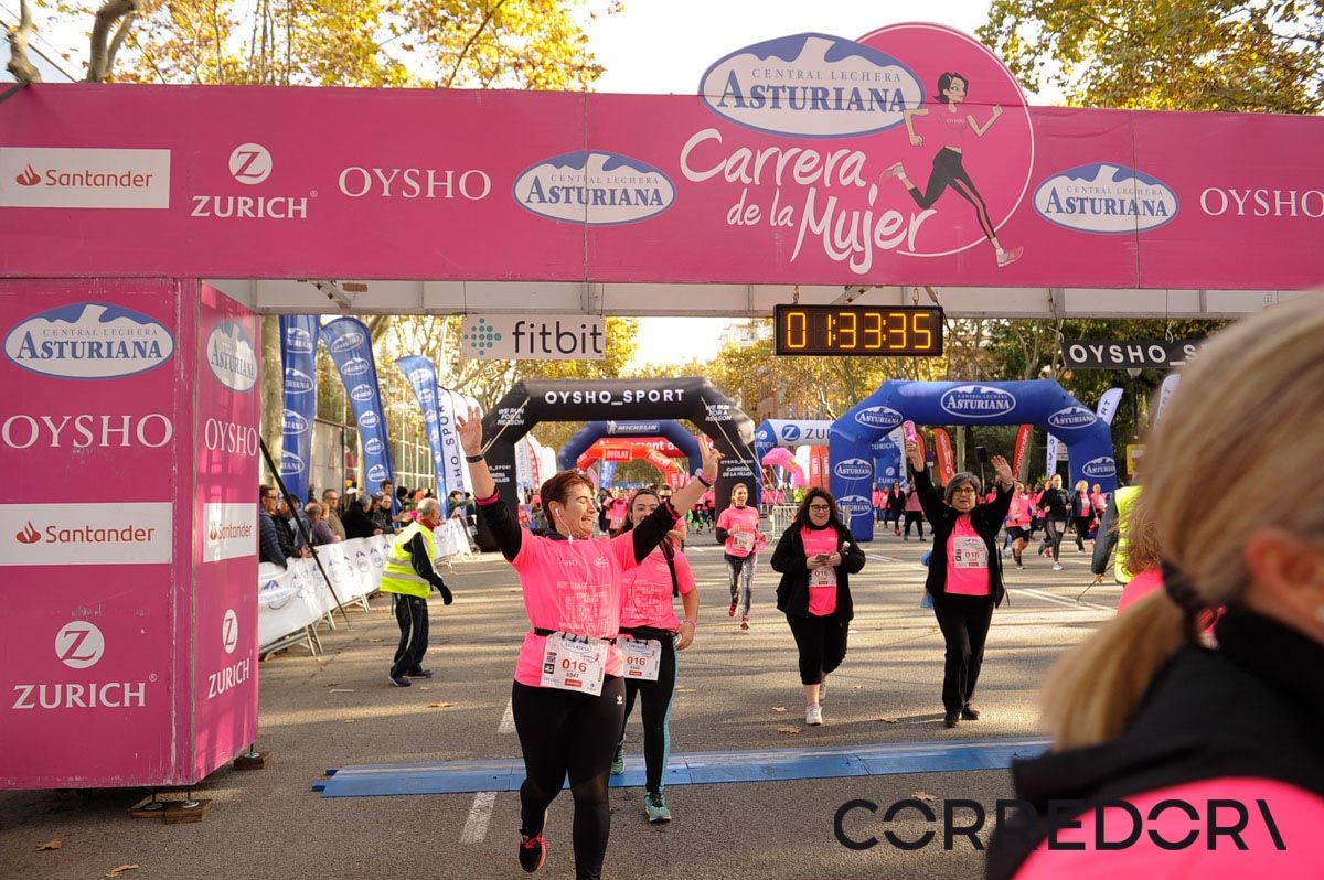 Llegada de la Carrera de la Mujer de Barcelona (ARCO IZQUIERDO 78)
