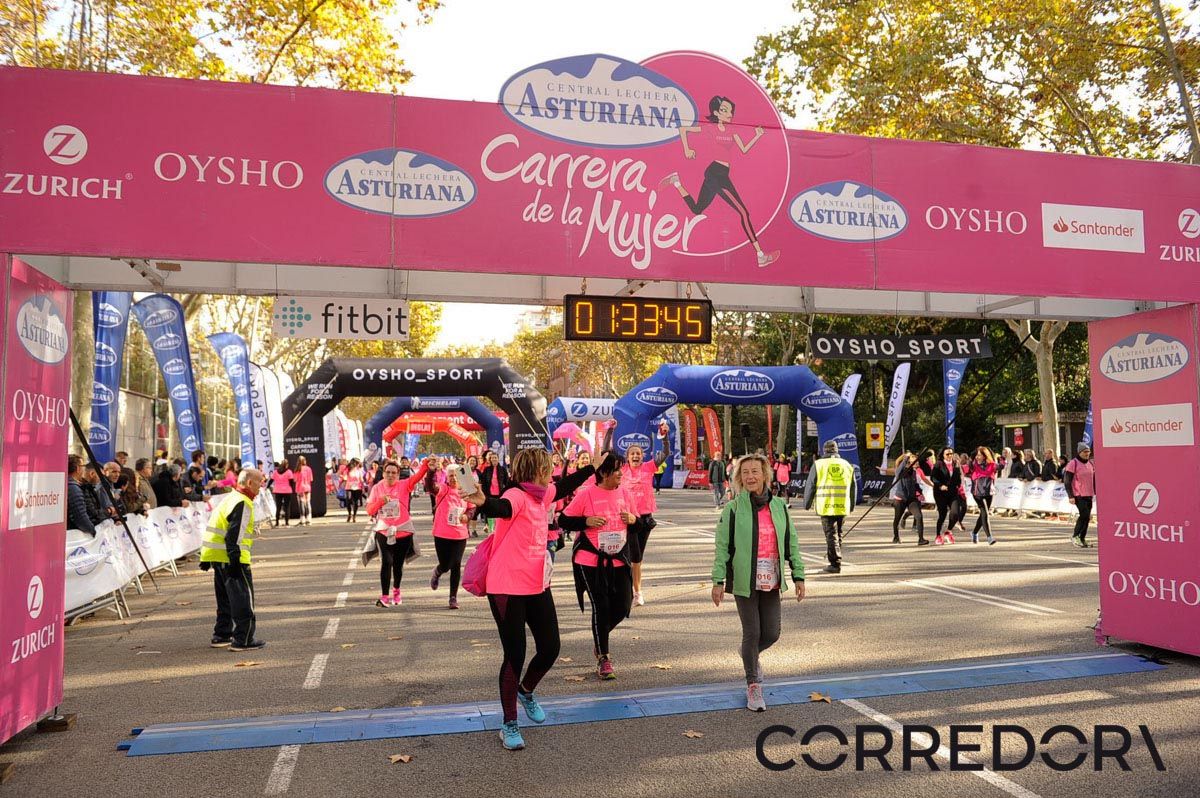 Llegada de la Carrera de la Mujer de Barcelona (ARCO IZQUIERDO 78)