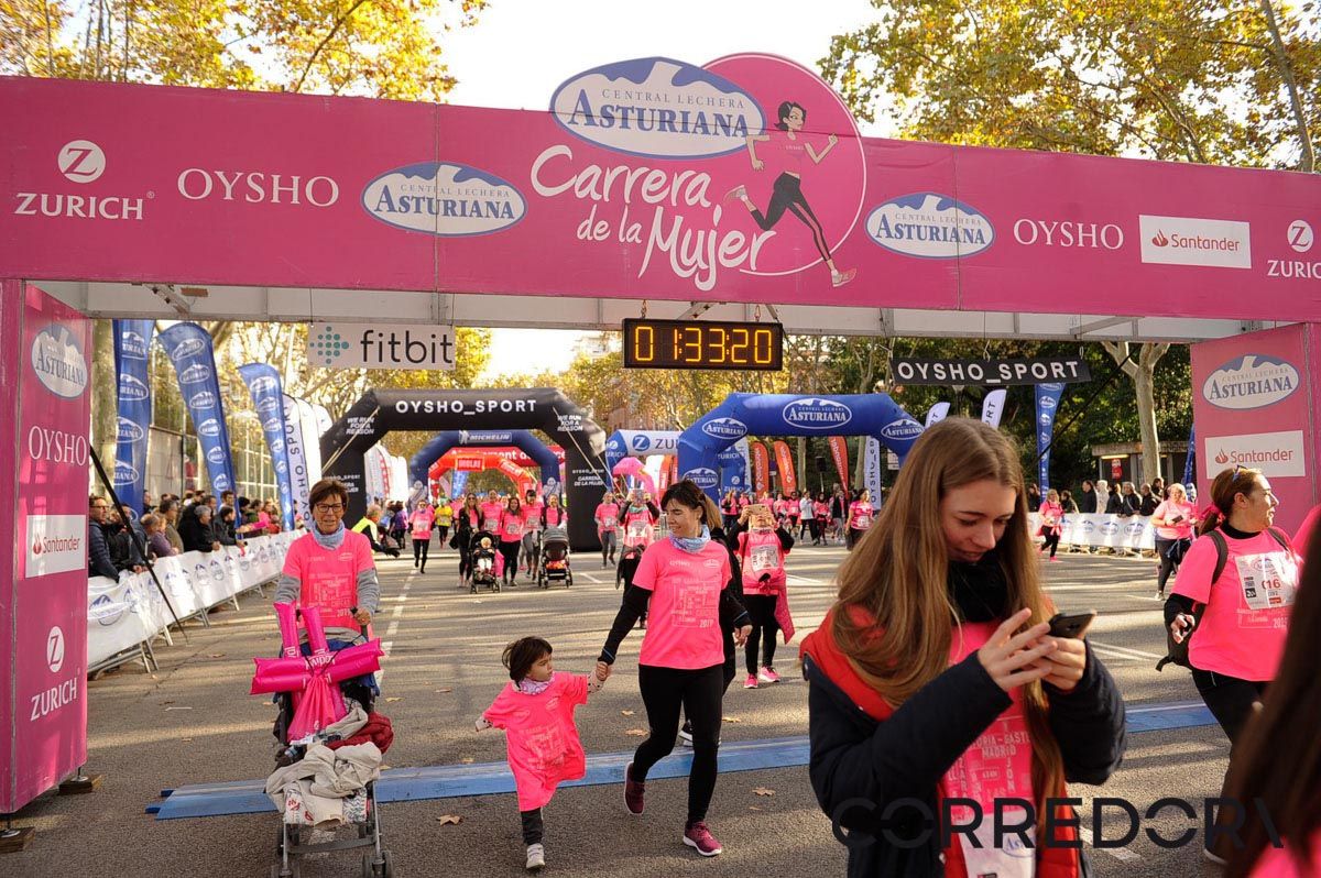 Llegada de la Carrera de la Mujer de Barcelona (ARCO IZQUIERDO 78)