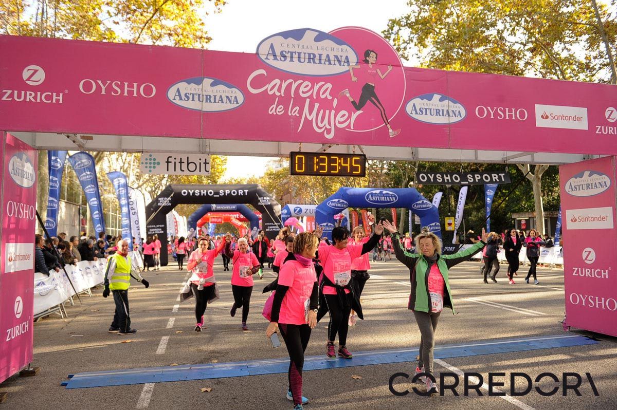 Llegada de la Carrera de la Mujer de Barcelona (ARCO IZQUIERDO 78)