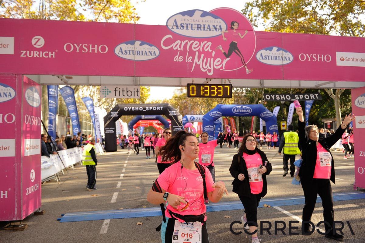 Llegada de la Carrera de la Mujer de Barcelona (ARCO IZQUIERDO 78)