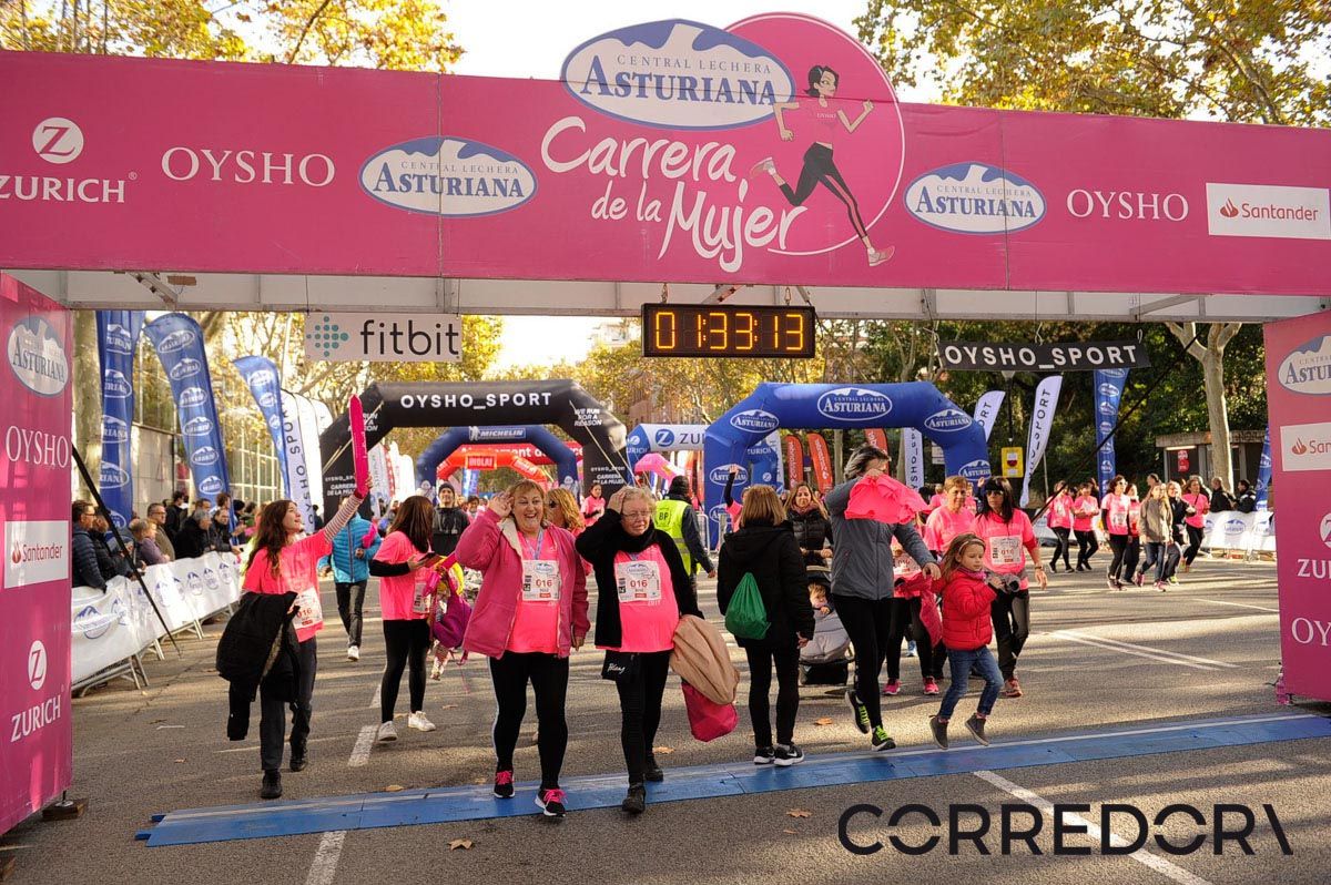 Llegada de la Carrera de la Mujer de Barcelona (ARCO IZQUIERDO 78)