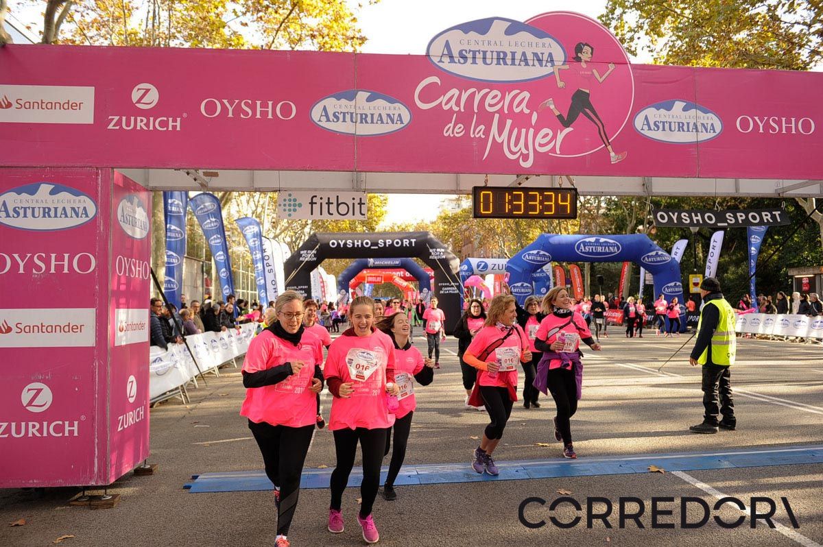 Llegada de la Carrera de la Mujer de Barcelona (ARCO IZQUIERDO 78)