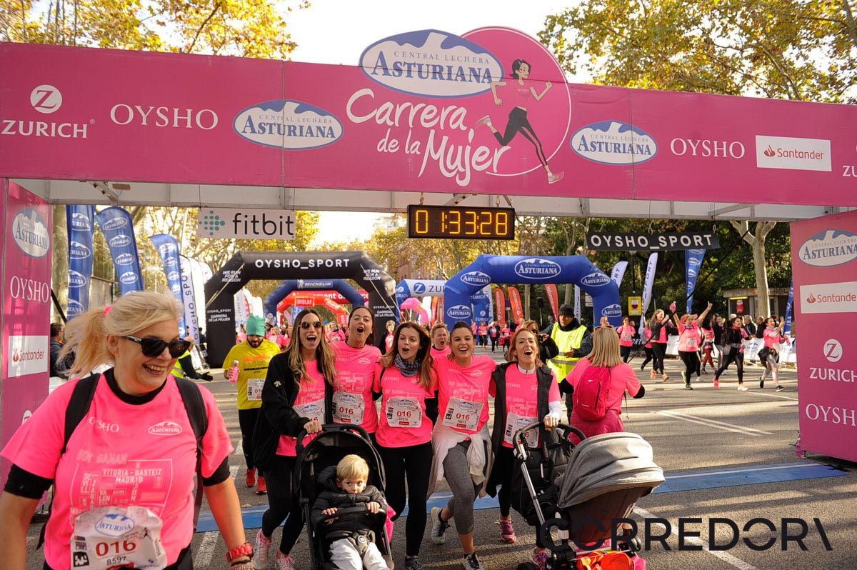 Llegada de la Carrera de la Mujer de Barcelona (ARCO IZQUIERDO 78)