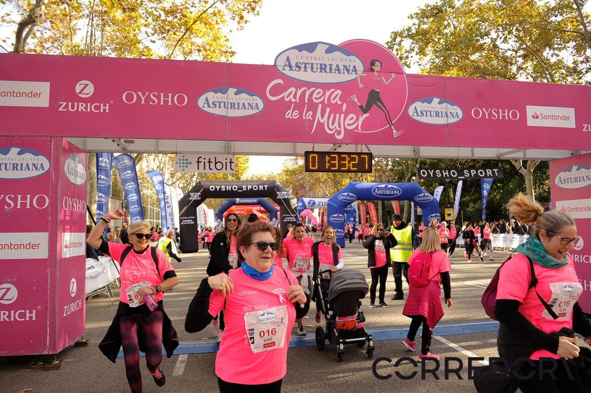 Llegada de la Carrera de la Mujer de Barcelona (ARCO IZQUIERDO 78)