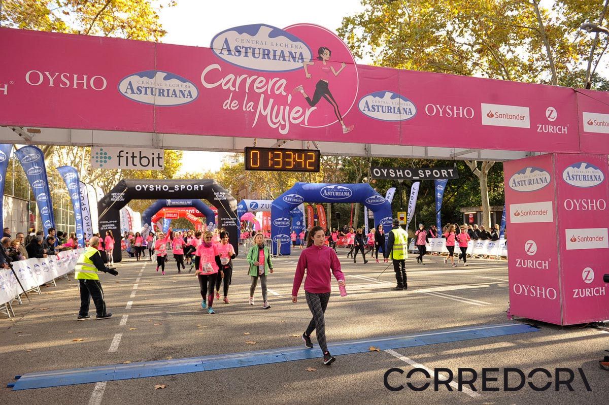 Llegada de la Carrera de la Mujer de Barcelona (ARCO IZQUIERDO 78)