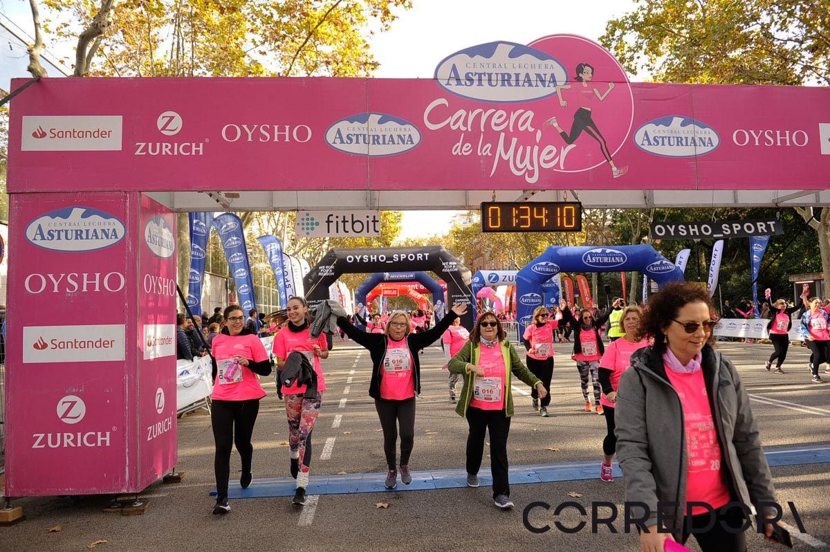 Llegada de la Carrera de la Mujer de Barcelona (ARCO IZQUIERDO 79)