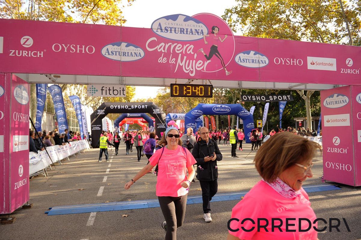 Llegada de la Carrera de la Mujer de Barcelona (ARCO IZQUIERDO 79)