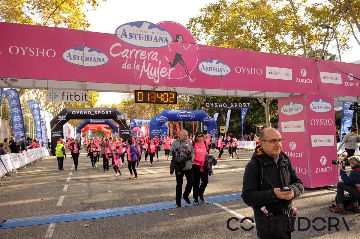 Llegada de la Carrera de la Mujer de Barcelona (ARCO IZQUIERDO 79)