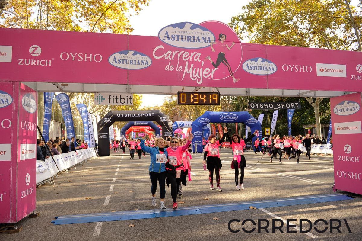 Llegada de la Carrera de la Mujer de Barcelona (ARCO IZQUIERDO 79)