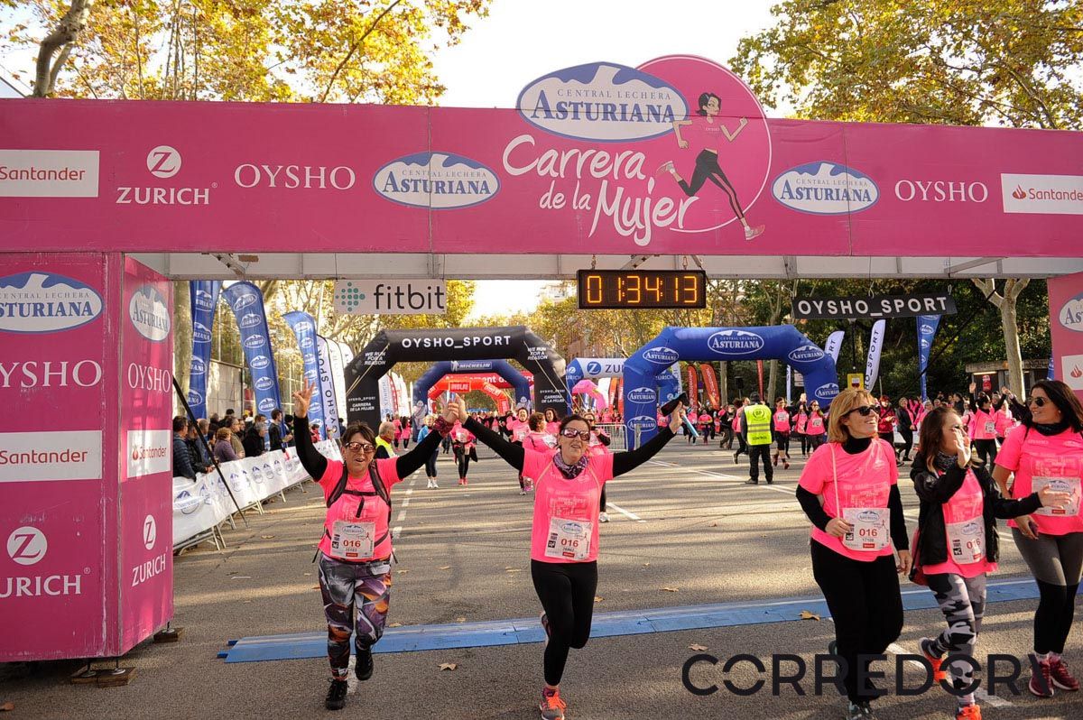 Llegada de la Carrera de la Mujer de Barcelona (ARCO IZQUIERDO 79)