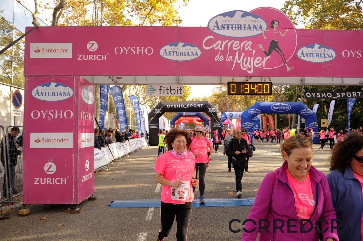 Llegada de la Carrera de la Mujer de Barcelona (ARCO IZQUIERDO 78)