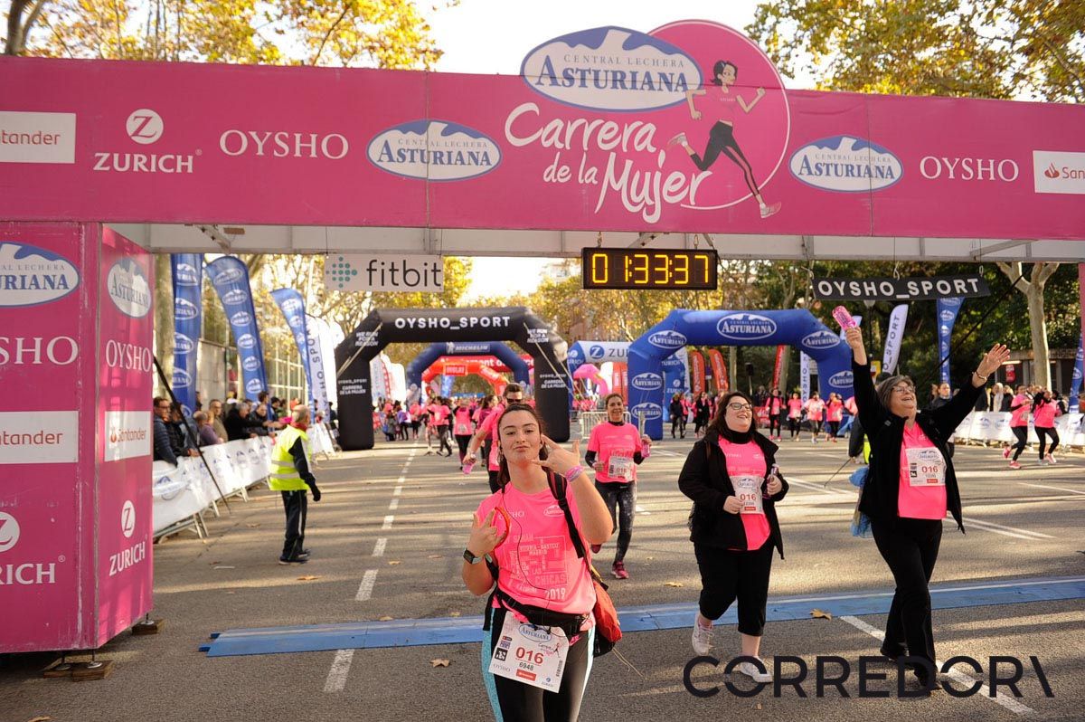 Llegada de la Carrera de la Mujer de Barcelona (ARCO IZQUIERDO 78)