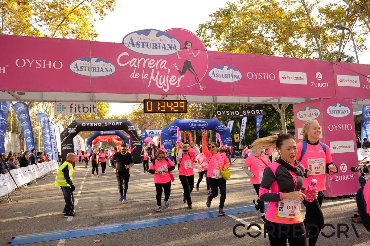Llegada de la Carrera de la Mujer de Barcelona (ARCO IZQUIERDO 79)