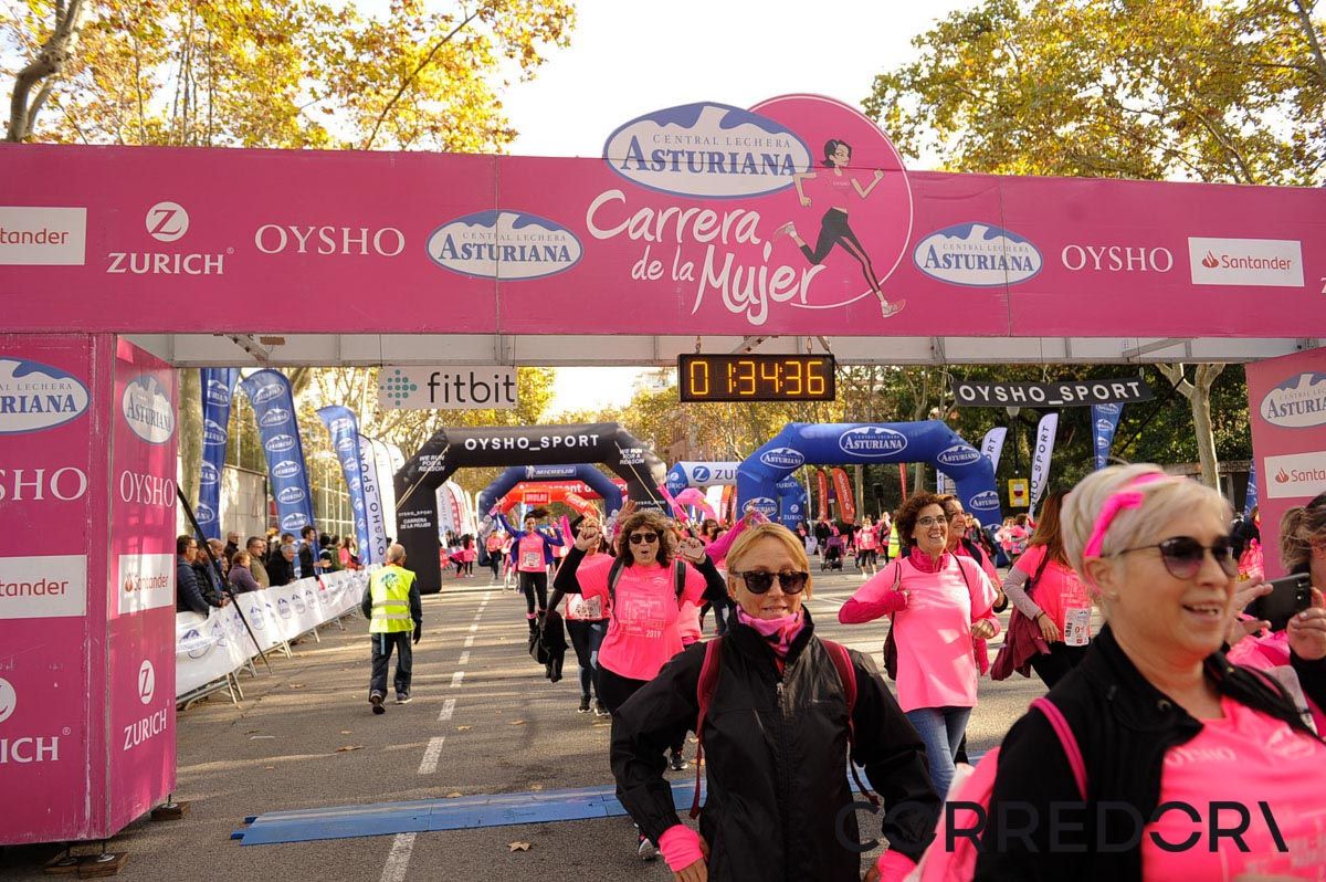 Llegada de la Carrera de la Mujer de Barcelona (ARCO IZQUIERDO 79)